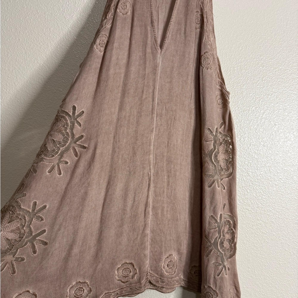 POL Taupe Color Sleeveless Tank Top w/ Lace Embroidery (Box G) - Picture 6 of 6